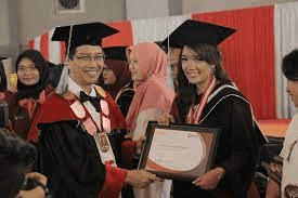 Bagaimana Mendapatkan Gelar Sarjana di Telkom University
