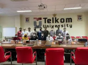 Sesi Foto Bersama Kunjungan Universitas Bhakti Kencana Bandung