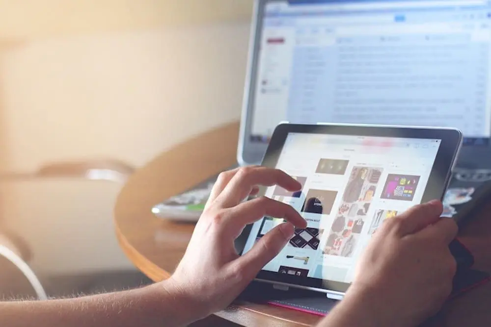 Perbedaan E-Commerce dan M-Commerce