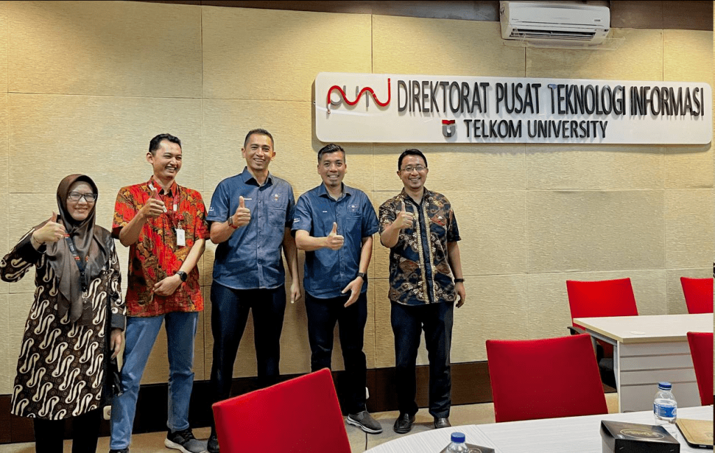 Foto bersama jajaran Direktorat Puti Telkom University bersama Universitas Malayasia Terengganu