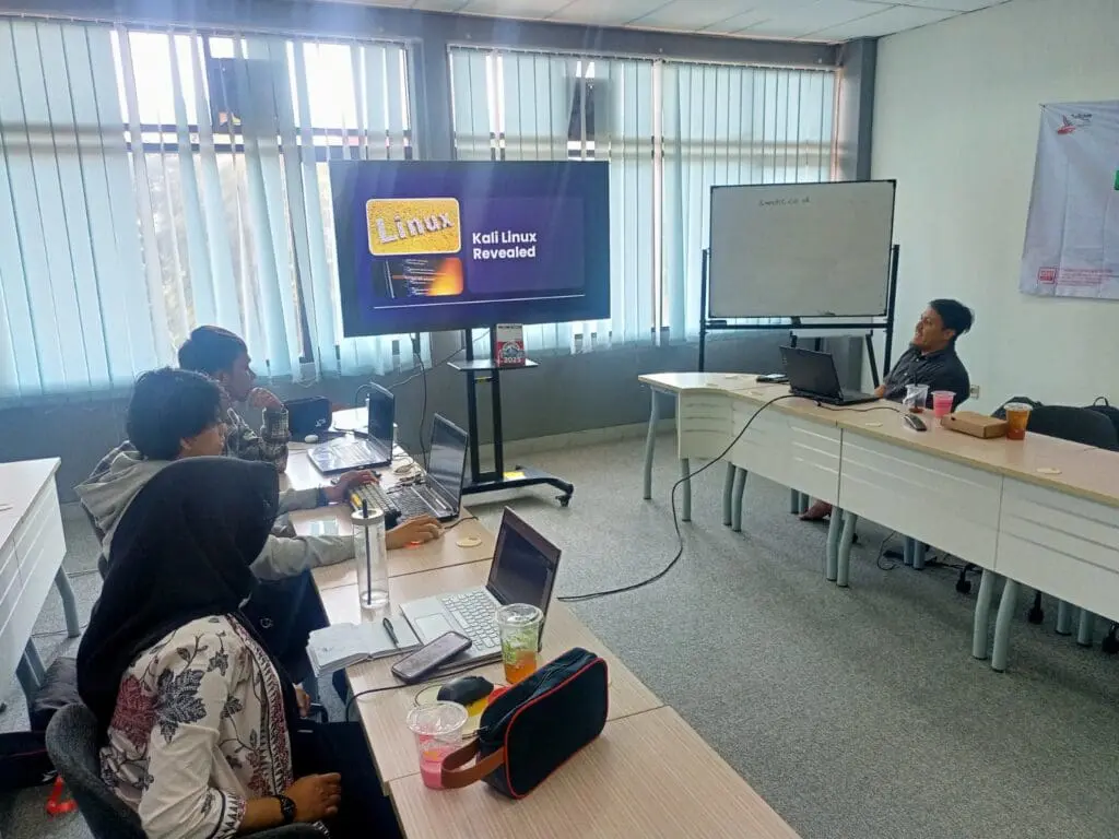 Pelatihan Kali Linux Direktorat PuTI Telkom University 2