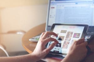 Perbedaan E-Commerce dan M-Commerce