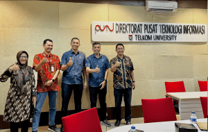Foto bersama jajaran Direktorat Puti Telkom University bersama Universitas Malayasia Terengganu