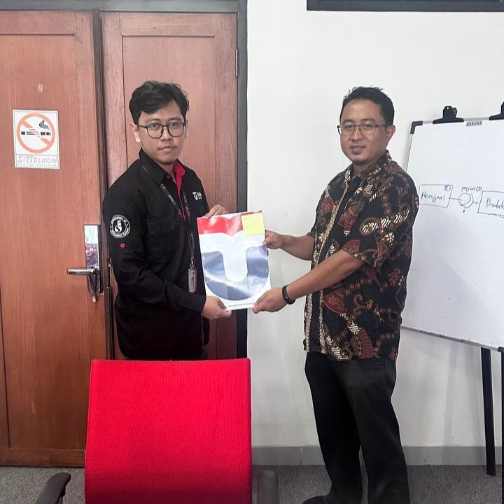Penyerahan SK Pengangkatan Kaur Riset TI