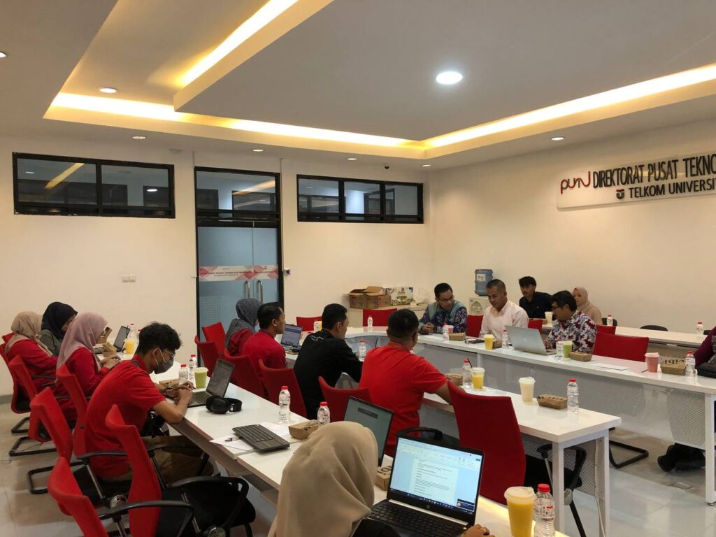 Diskusi Universitas Negeri Padang dan PuTI Telkom University